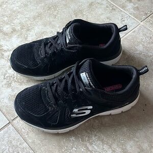 Skechers Air Cooled Memory Foam Black and White Sneakers size 6